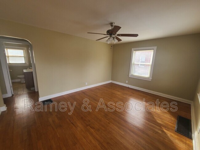 Building Photo - 1627 Catalpa St