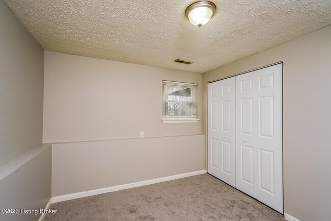Building Photo - 10509 Hillpark Dr