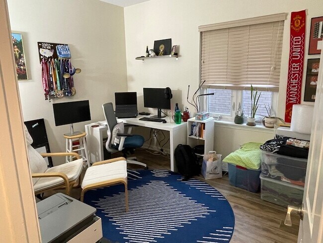 Building Photo - 110 Strathmore Rd