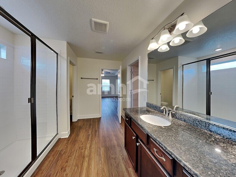 Building Photo - 325 Pine Terrace Dr