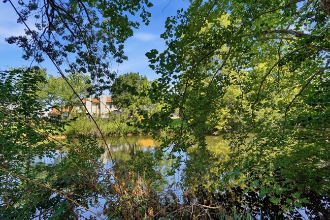 Building Photo - 5260 Settlers Park Dr
