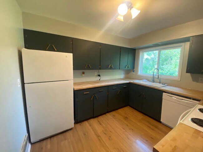 Building Photo - 075LincolnSt