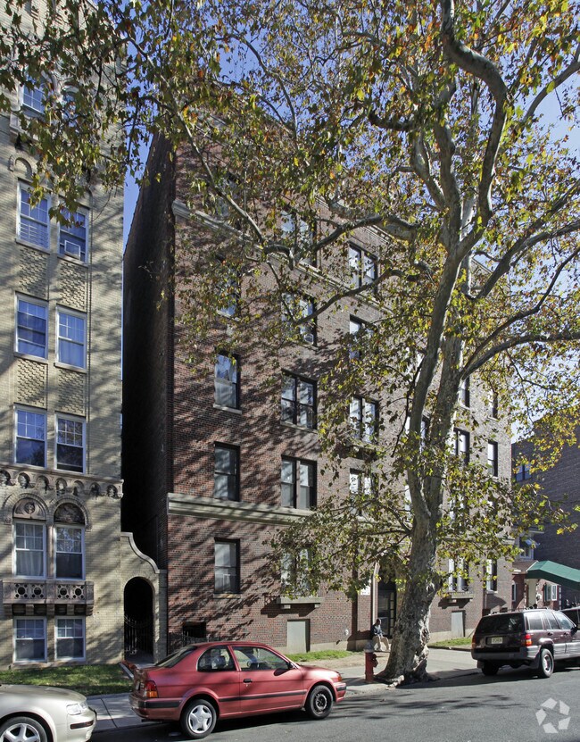 Building Photo - 32 Gifford Ave