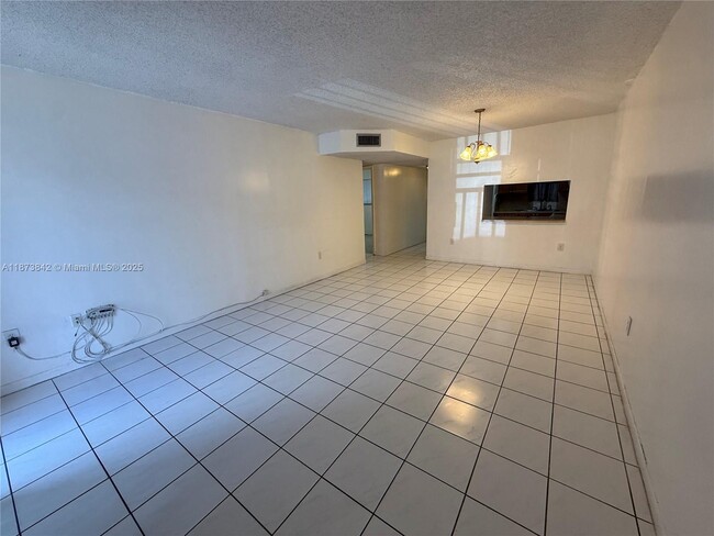 Building Photo - 2690 W 76th St