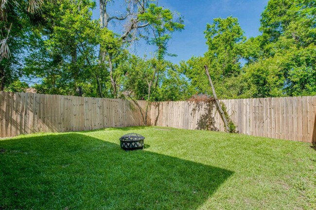 Building Photo - 410 N C St