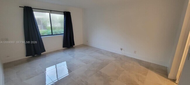 Building Photo - 409 Lakeview Dr