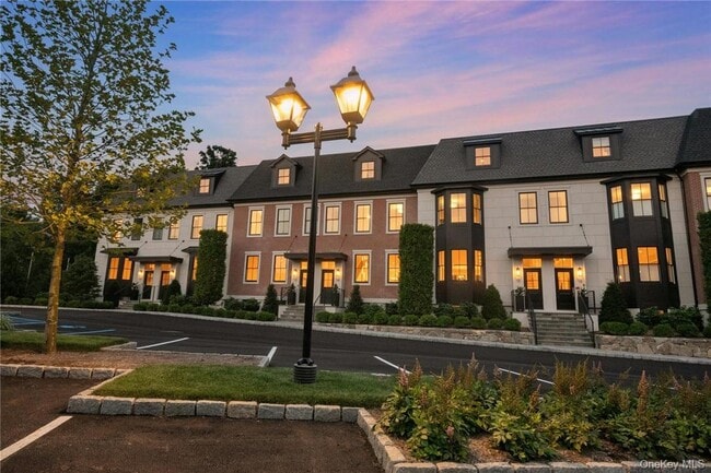 Building Photo - 162 Bedford Rd