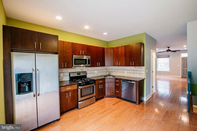 Building Photo - 1727 Annin St