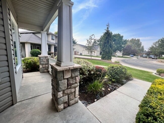 Building Photo - 13037 W Peachleaf Ct