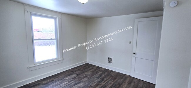 Building Photo - 1047 Beckford St