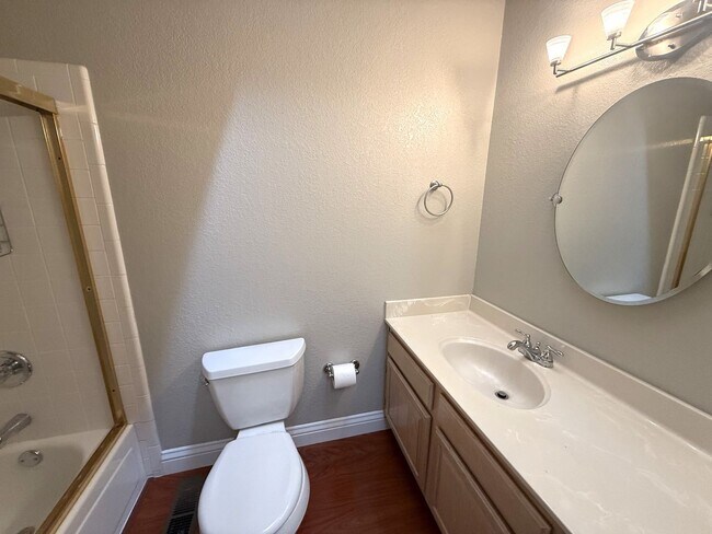 Building Photo - SPACIOUS TWO BEDROOM TWO AND HALF BATH + L...