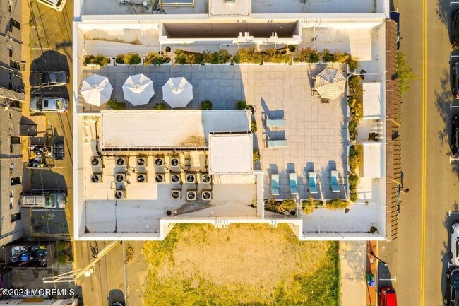 Building Photo - 57-61 Brighton Avenue Unit 303