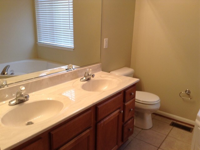 Building Photo - 10742 Stone Ridge Way