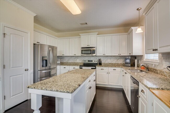 Building Photo - 2507 Kari Ln