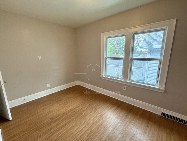 Building Photo - 656 Hammel St