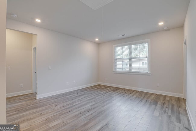 Building Photo - 320 Caledonia Ct