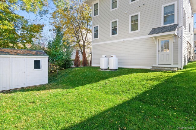 Building Photo - 33 Devoe St