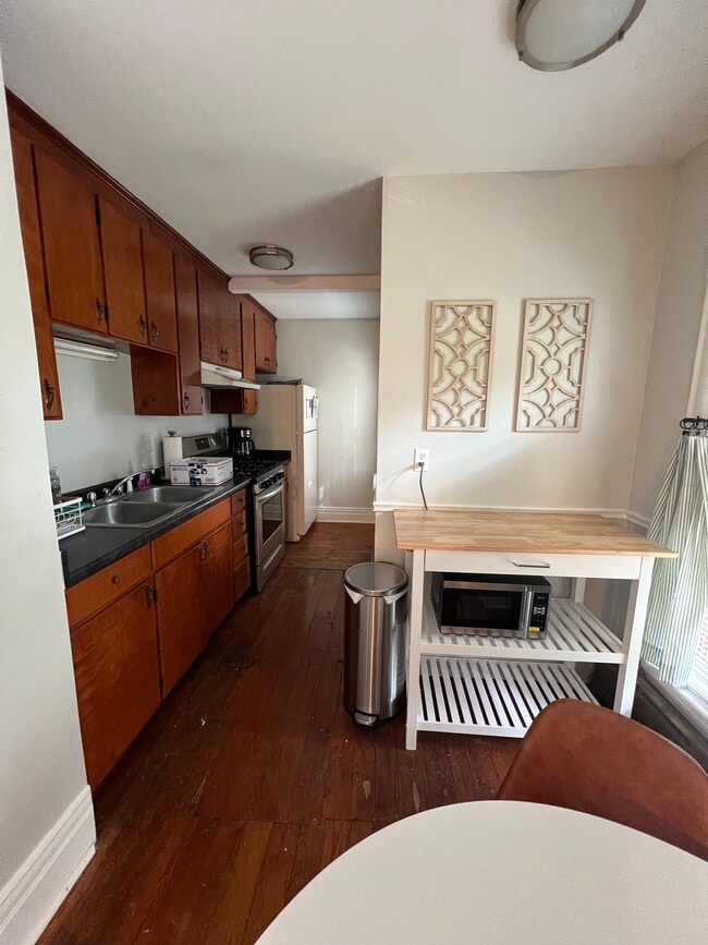 Building Photo - 46 Hickory St