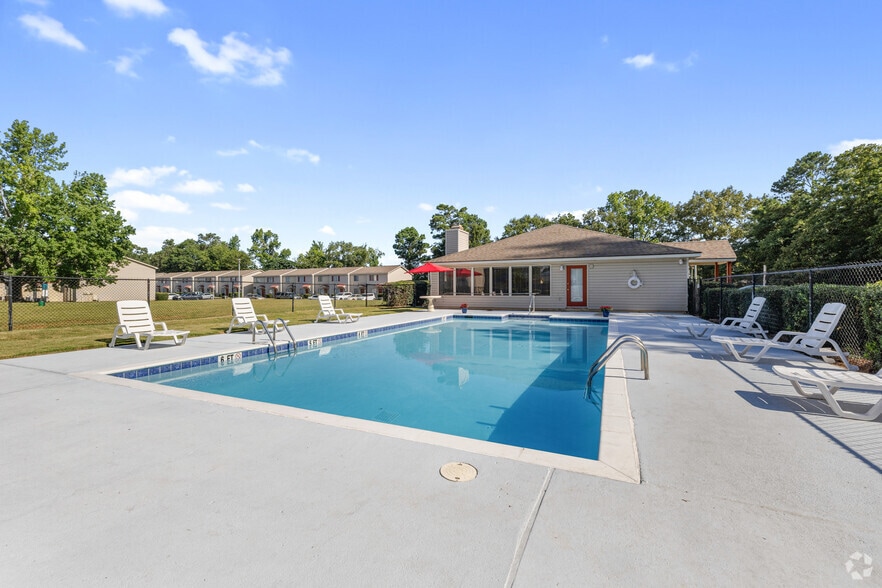 Pool - Summerwood Apartment Homes
