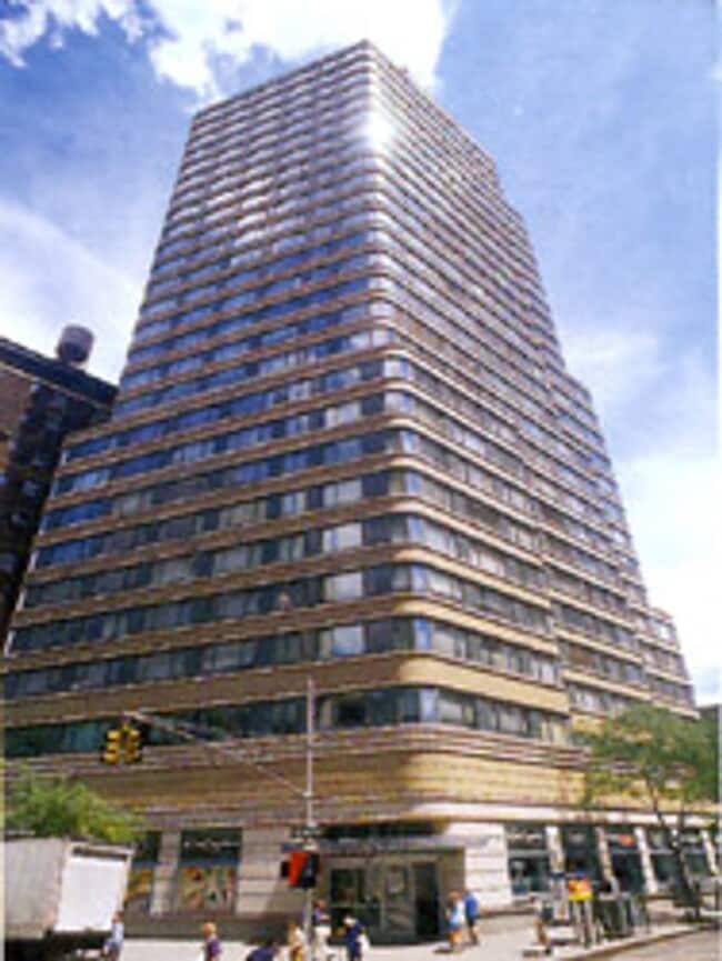 Building Photo - 2000 Broadway