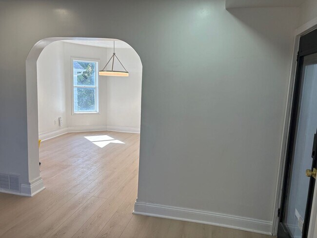 Building Photo - Jefferson 3