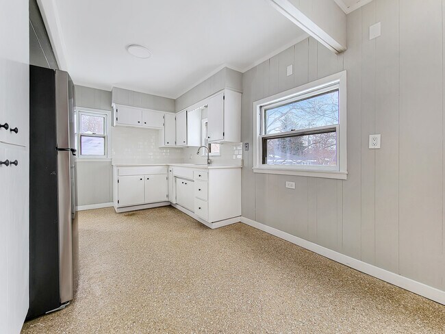 Building Photo - 3129 14th Ave