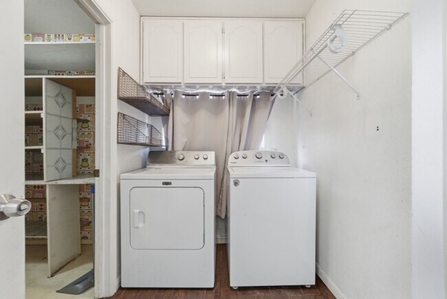 Building Photo - Mesa 4 Bed Single-Level Home • 2,044 Sq Ft • Oversized Yard • Stapley & McKellips