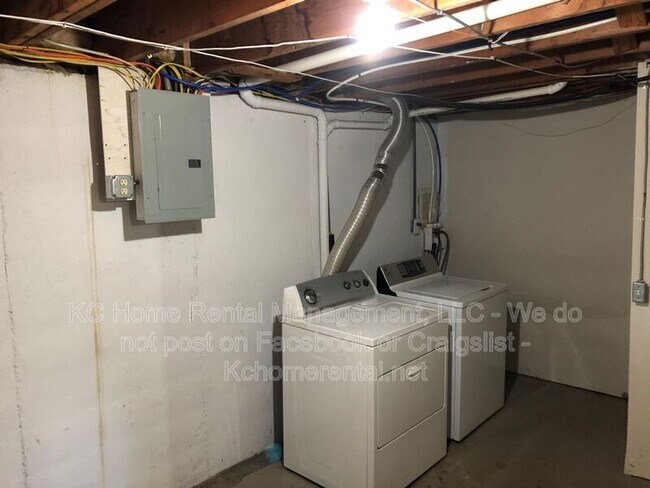 Building Photo - 8234 Main St