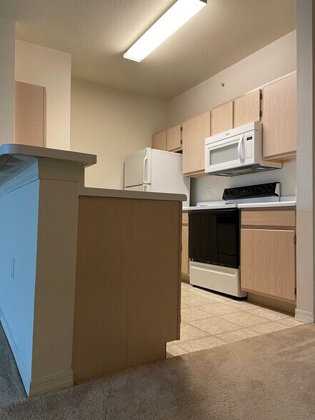 Building Photo - 5455 Vineland Rd