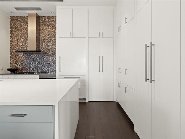 Building Photo - 3376 Peachtree Rd NE