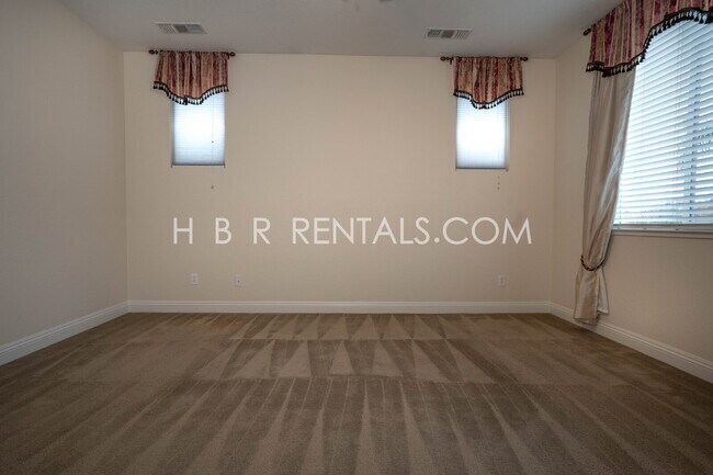 Building Photo - MANTECA RENTAL 4 BEDROOM OUTDOOR PIZZA OVEN in beautiful rear yard