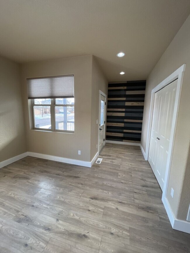 Building Photo - 44 Ranch 5 Bed, 3 Bath Home