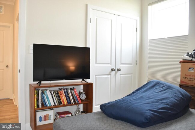 Building Photo - 32611 Deep Sound Dr