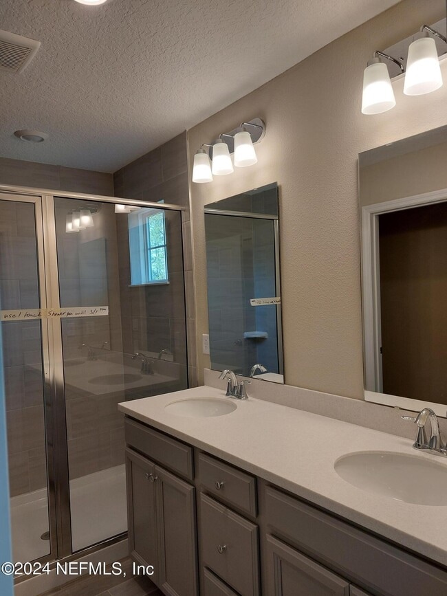 Building Photo - 12866 Josslyn Ln