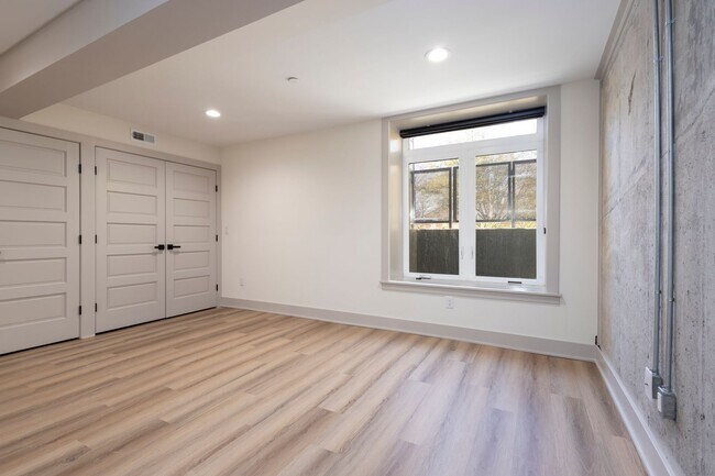 Building Photo - Your Next Home Awaits – Spacious & Beautiful Apartment in North Philadelphia!