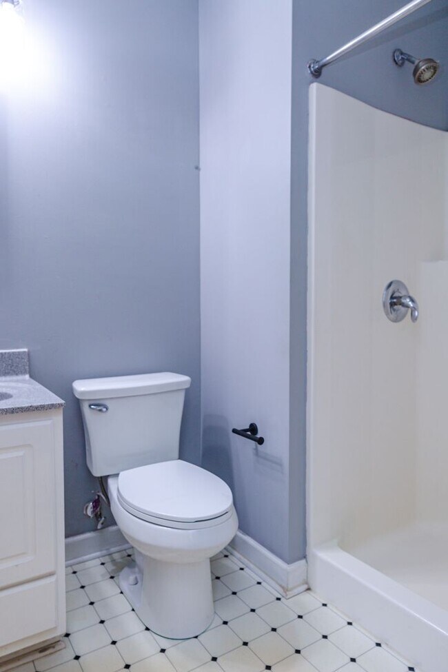 Building Photo - New Listing!