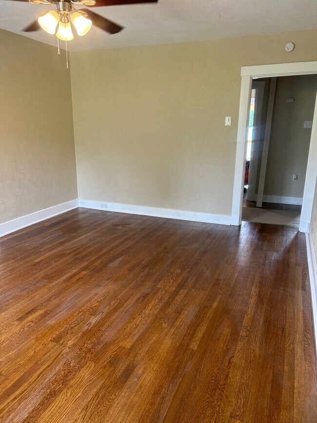 Building Photo - 638 Hazelwood Ave