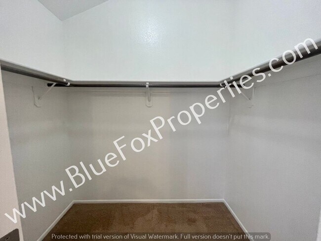 Building Photo - 3690 N Country Club Rd