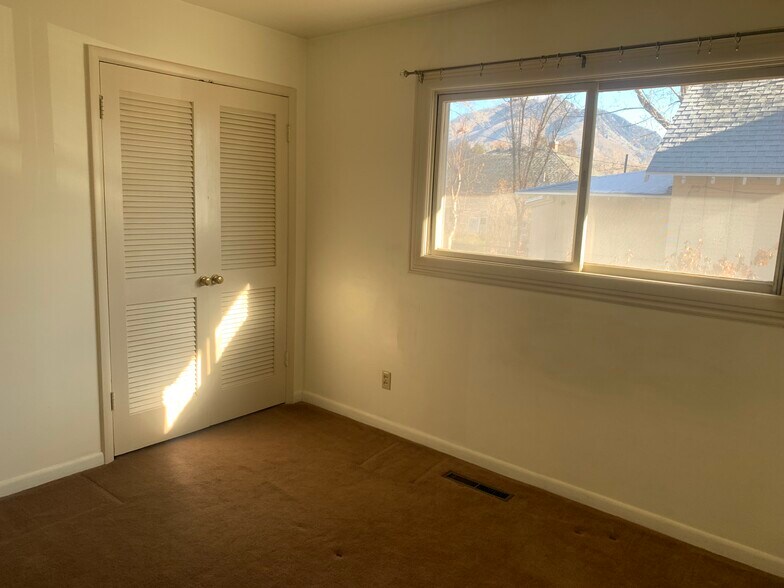 Building Photo - 555 E 300 N