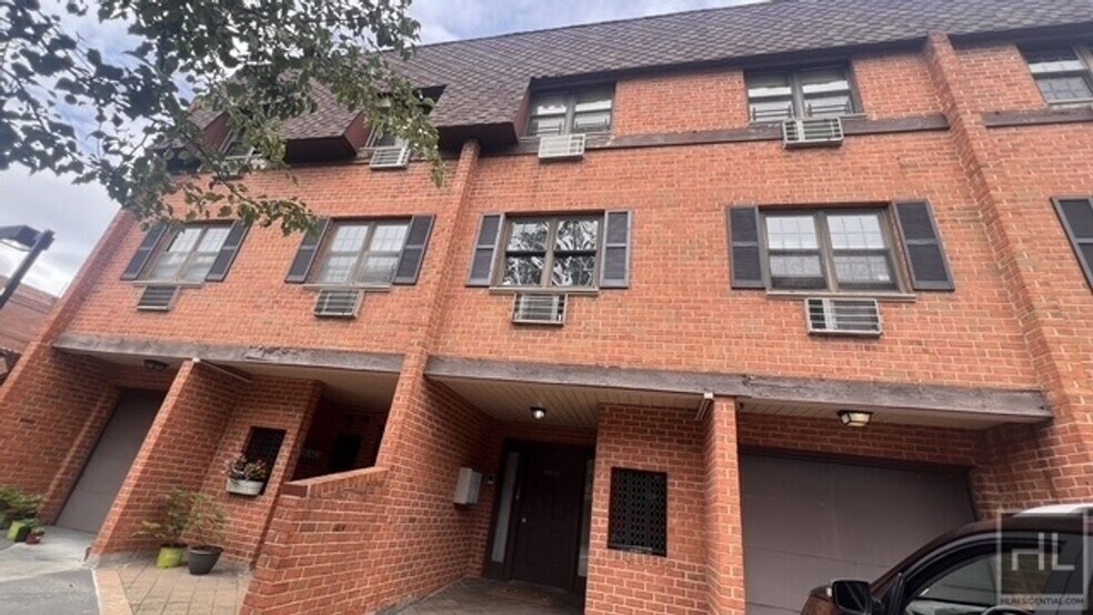Building Photo - 64th Avenue