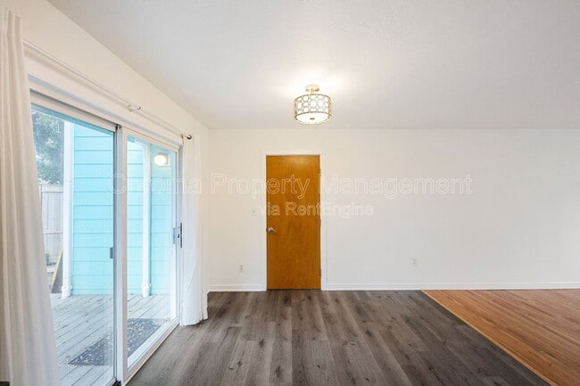 Building Photo - 8715 N Washburne Ave