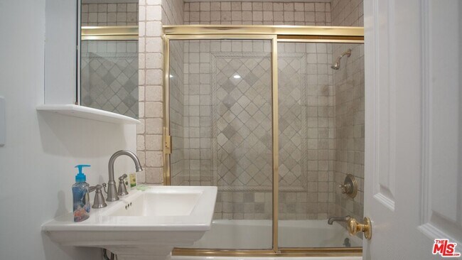 Building Photo - 2101 Ocean Ave