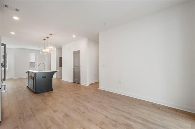 Building Photo - 388 Pratt Dr SE