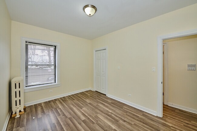 Building Photo - 1355 W Touhy Ave