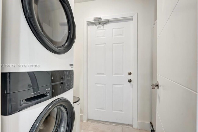 Building Photo - 1319 SW 30th St