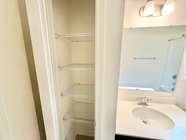 Building Photo - 3 Bedroom paired home with 2 car garage mi...