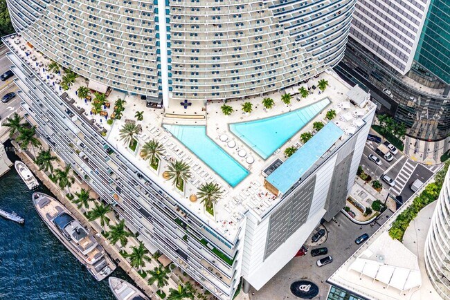 Building Photo - 200 Biscayne Blvd Way