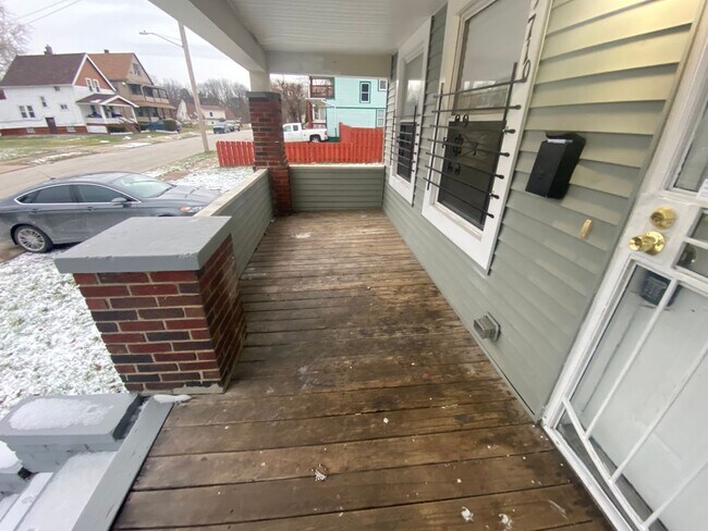 Building Photo - 4 Bed - 2 Bath - Single Family Home in Cleveland