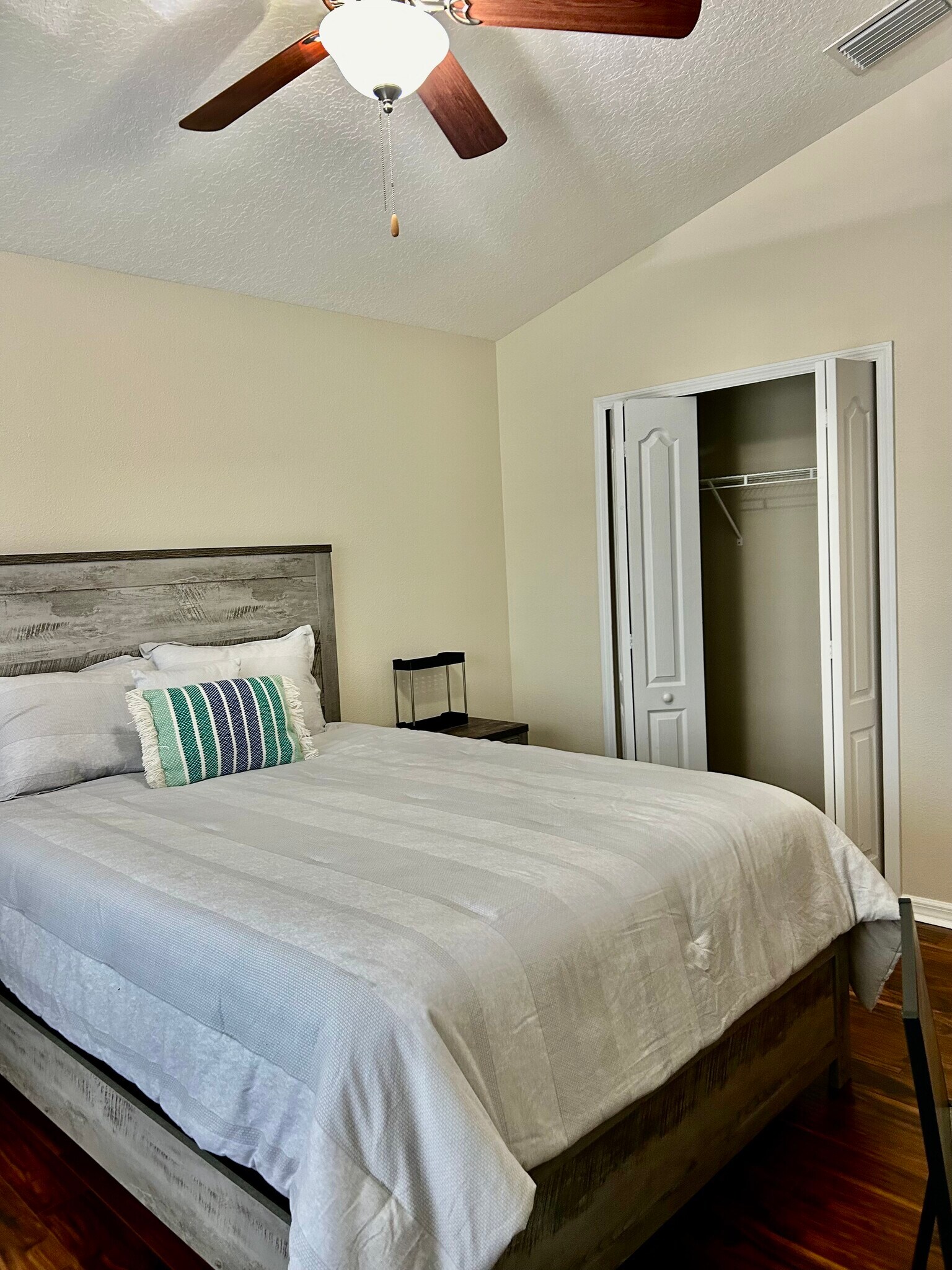 guest bedroom - 7001 Interbay Blvd