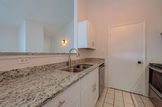 Building Photo - 11009 Crenchrus Ct
